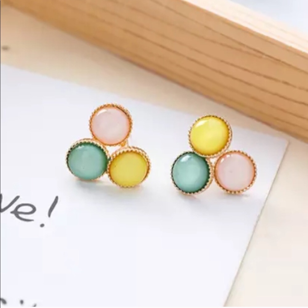 👑Super cute enamel stud earrings!! NWT👑